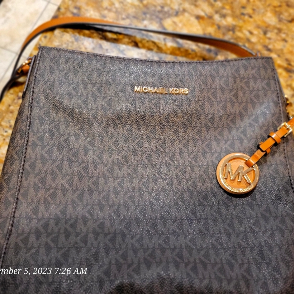 Michael Kors Women Fashion Messenger bag